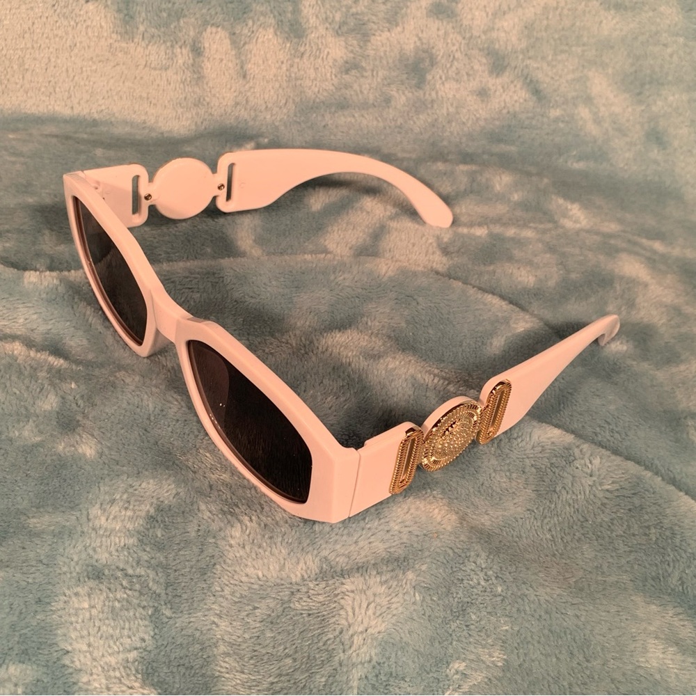 Stylish Sunglasses Set of 5 in Multiple Colors OS Brand NEW!! - Picture 5 of 9
